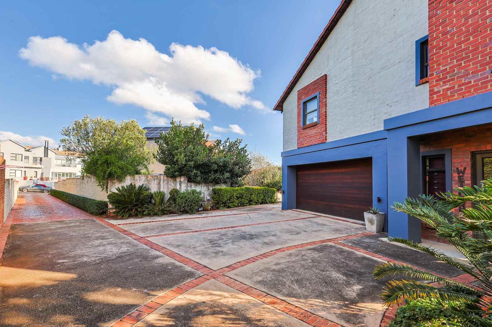 4 Bedroom House in Olympus AH