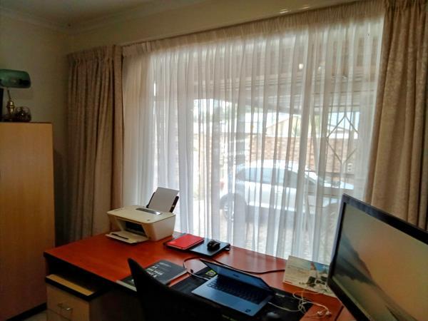 4 Bedroom House in Helderkruin