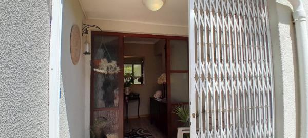 3 Bedroom House in Levalia