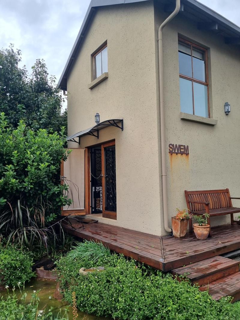 1 Bedroom Garden Cottage in Kensington