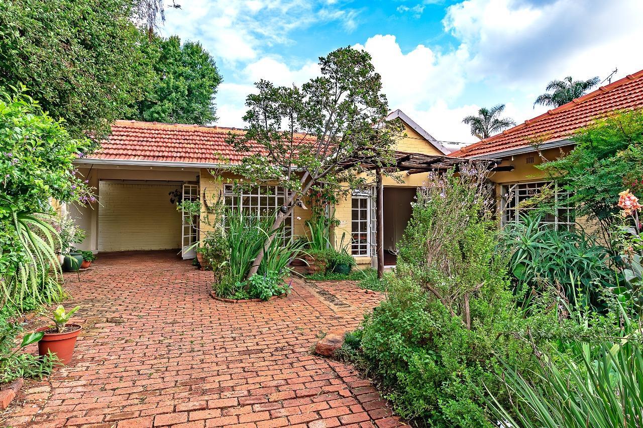 1 Bedroom Garden Cottage in Emmarentia