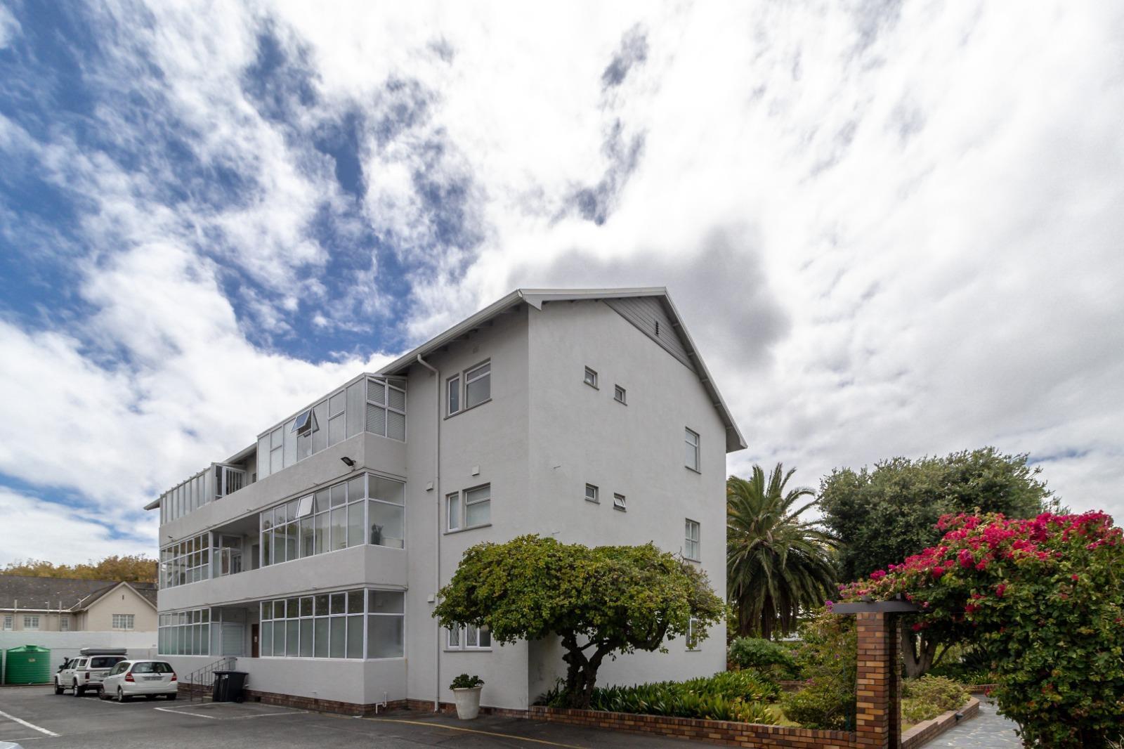 2 Bedroom Apartment in Kenilworth Upper