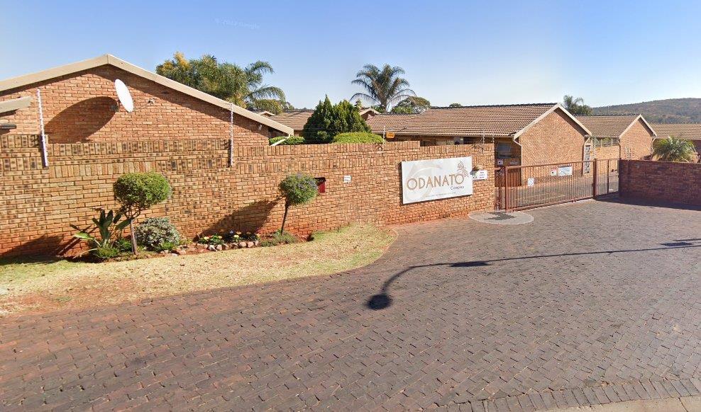 2 Bedroom Townhouse in Noordheuwel