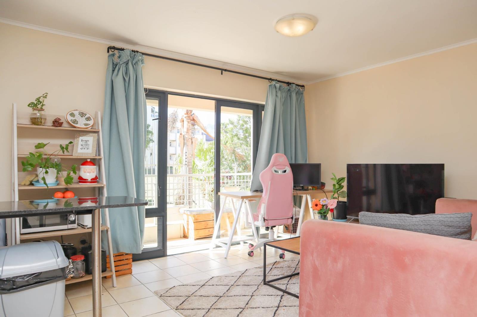 1 Bedroom Apartment in La Colline