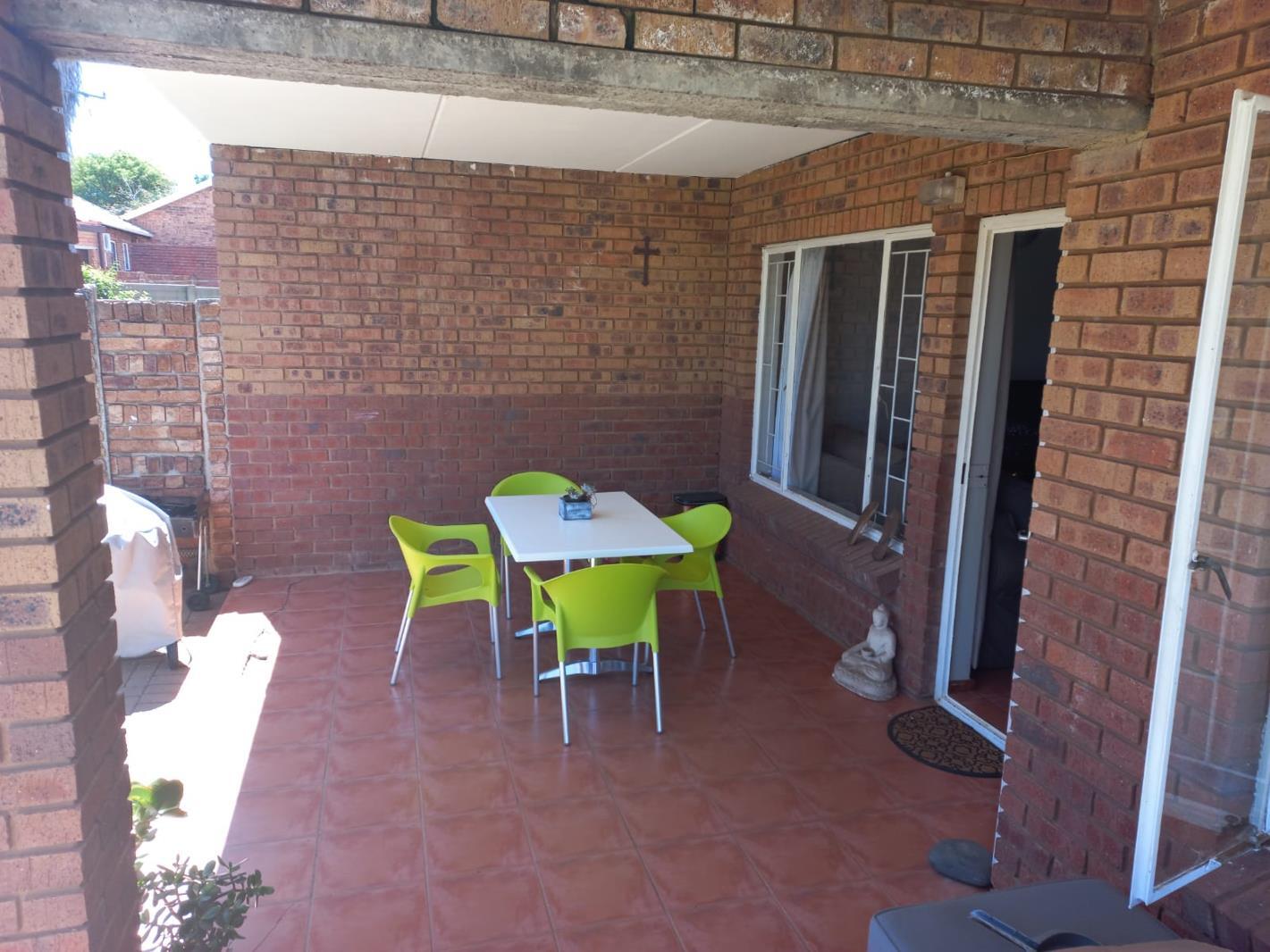 3 Bedroom Apartment in Die Hoewes