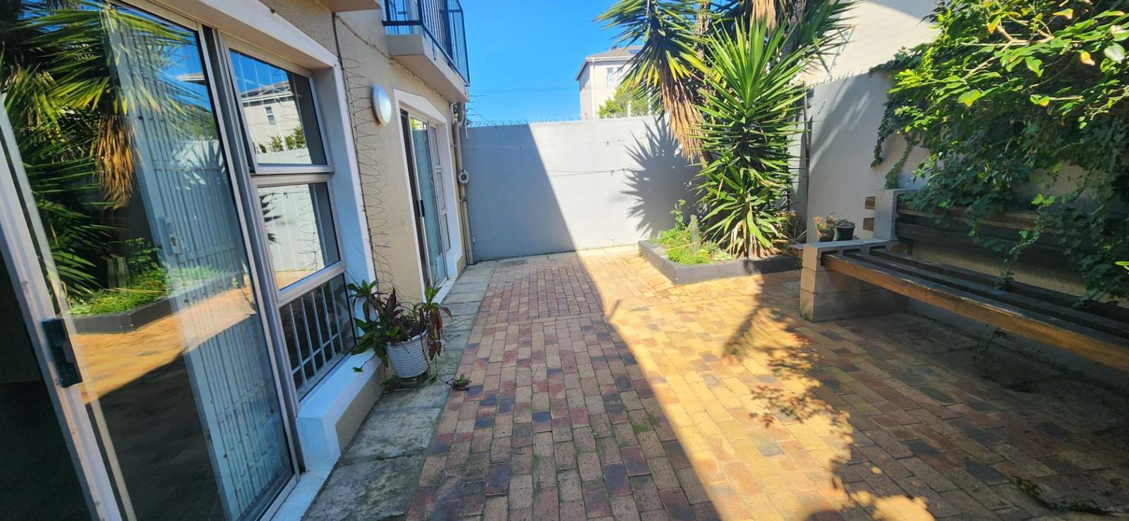 2 Bedroom Apartment in Table View