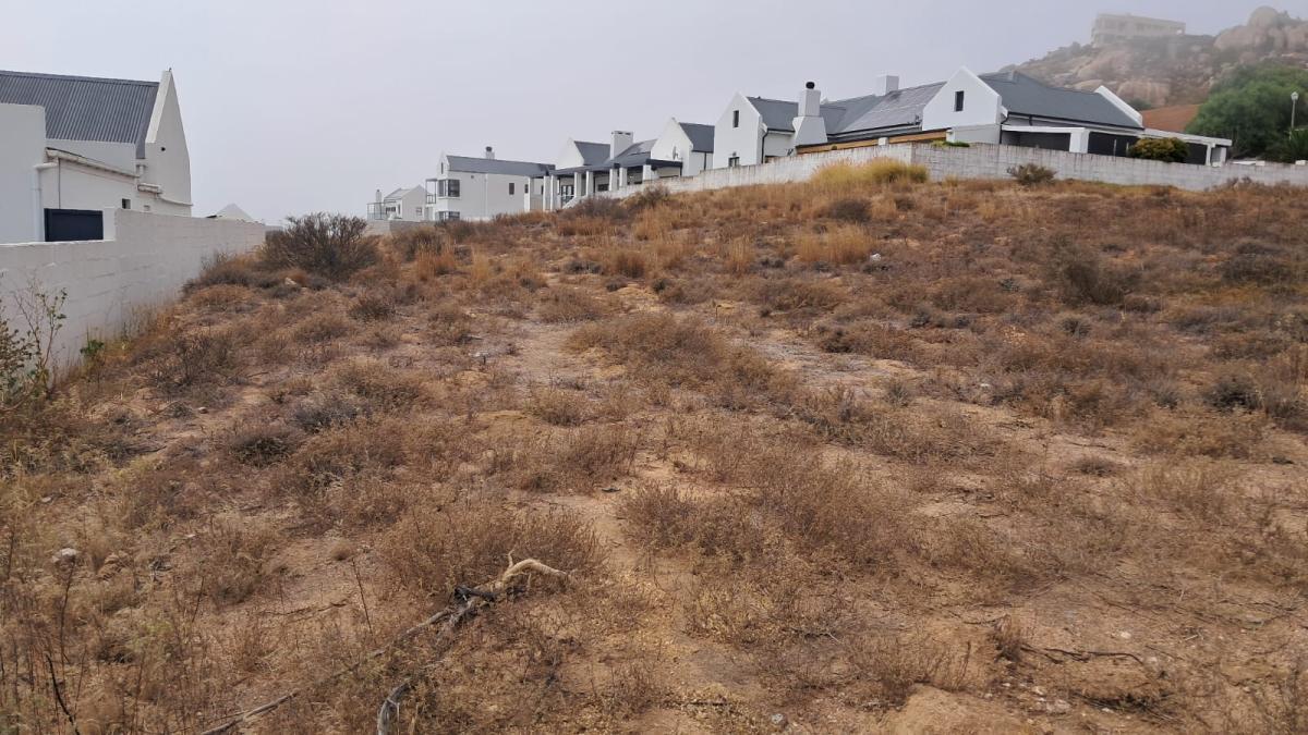 878 m² Land available in Da Gama Bay