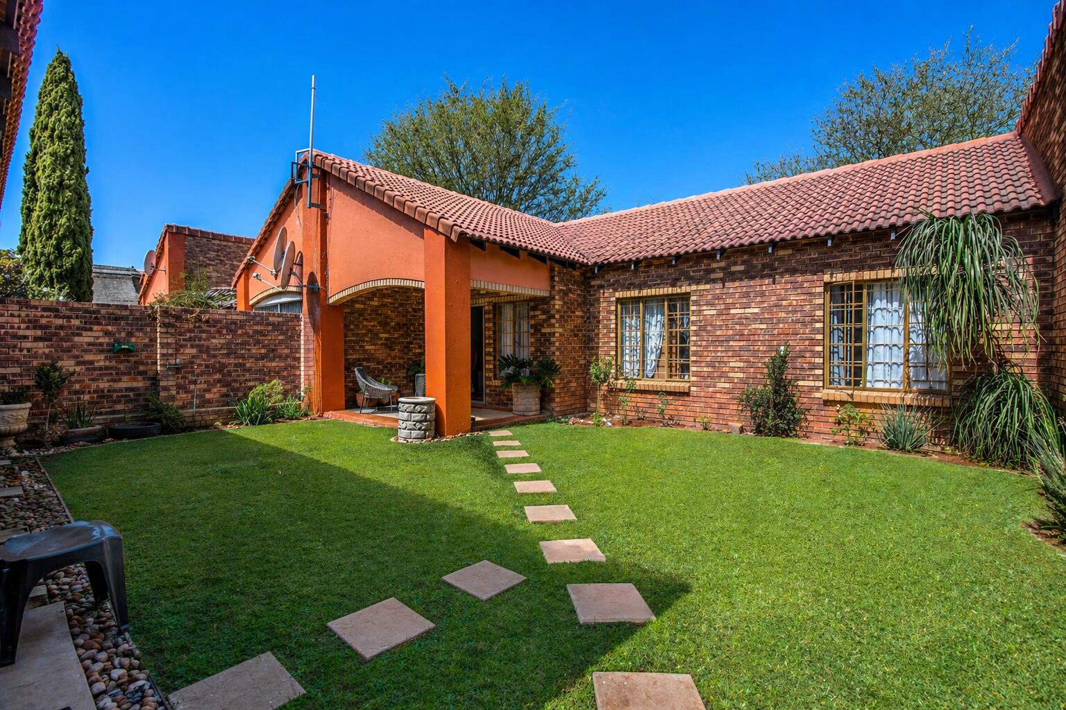 3 Bedroom Townhouse in Equestria