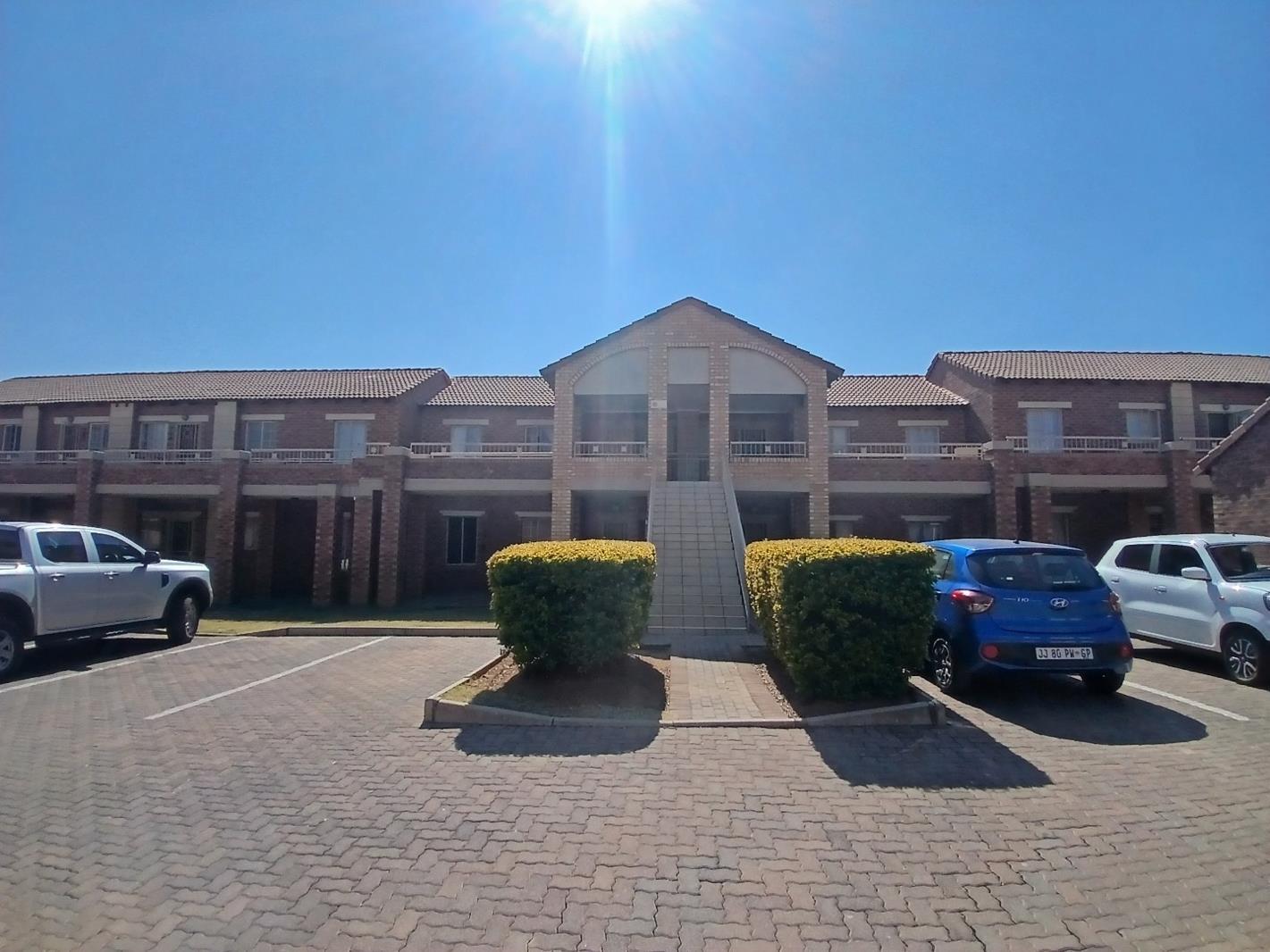 2 Bedroom Apartment in Mooikloof Ridge