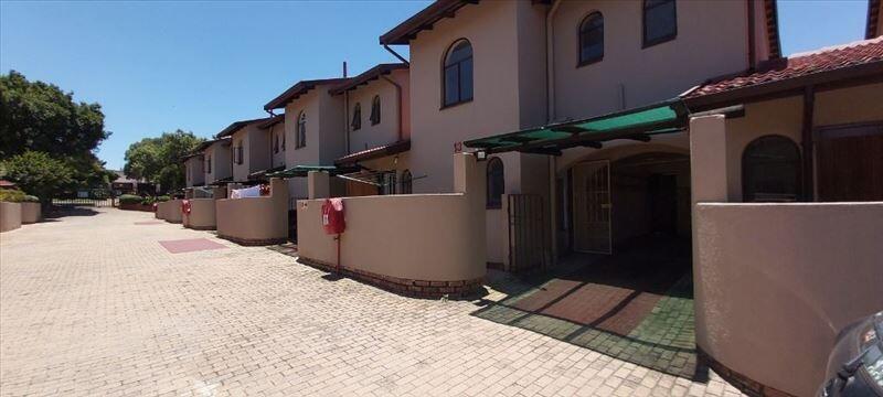 2 Bedroom Townhouse in Glen Marais