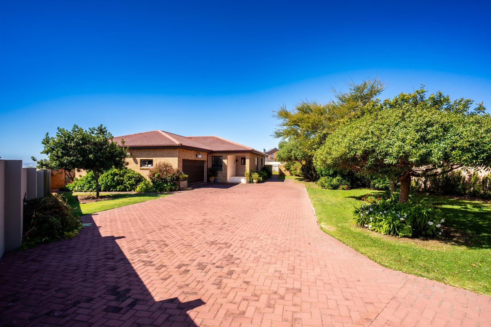 4 Bedroom House in Myburgh Park