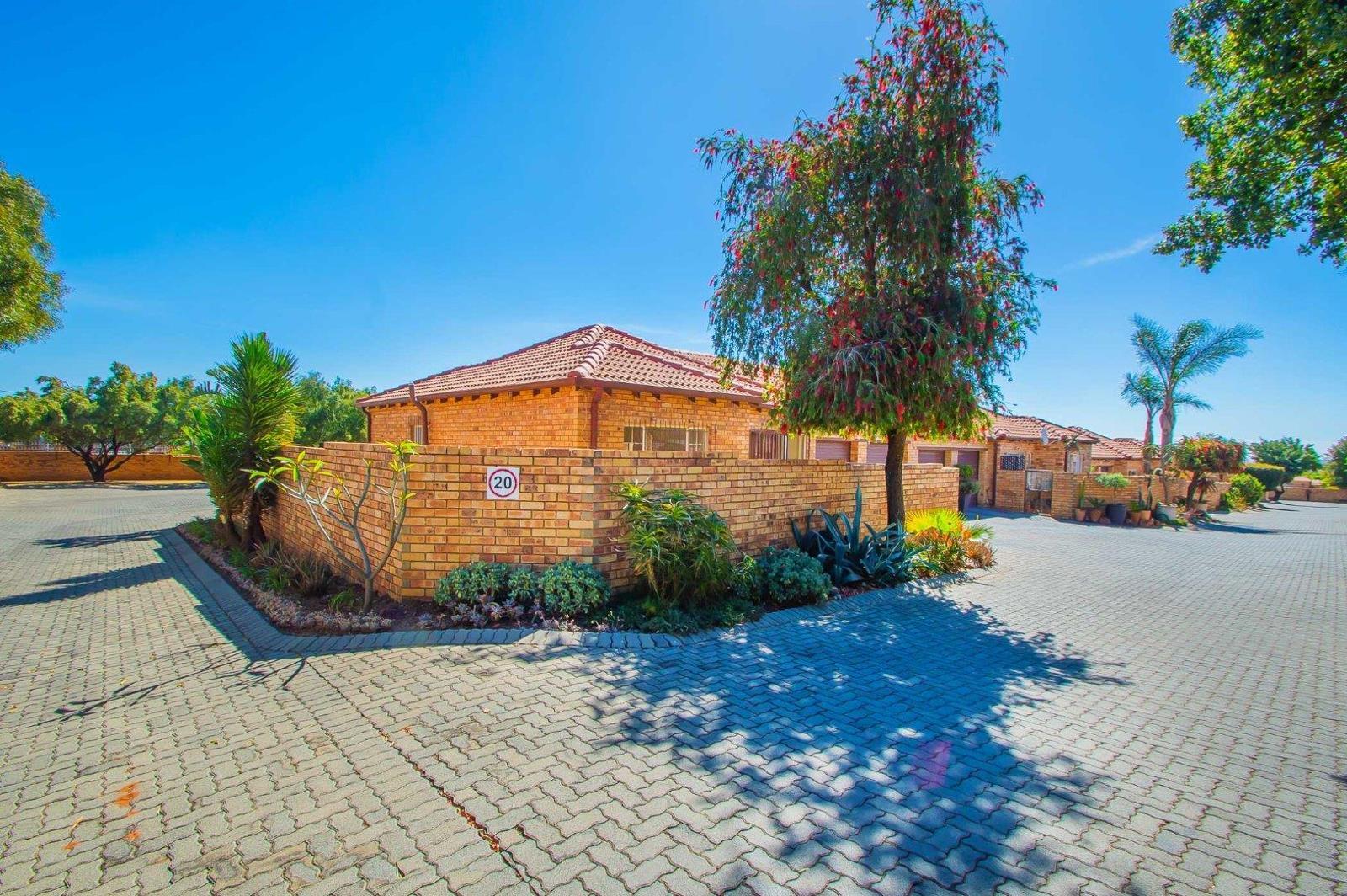 2 Bedroom Townhouse in Honeydew Ridge