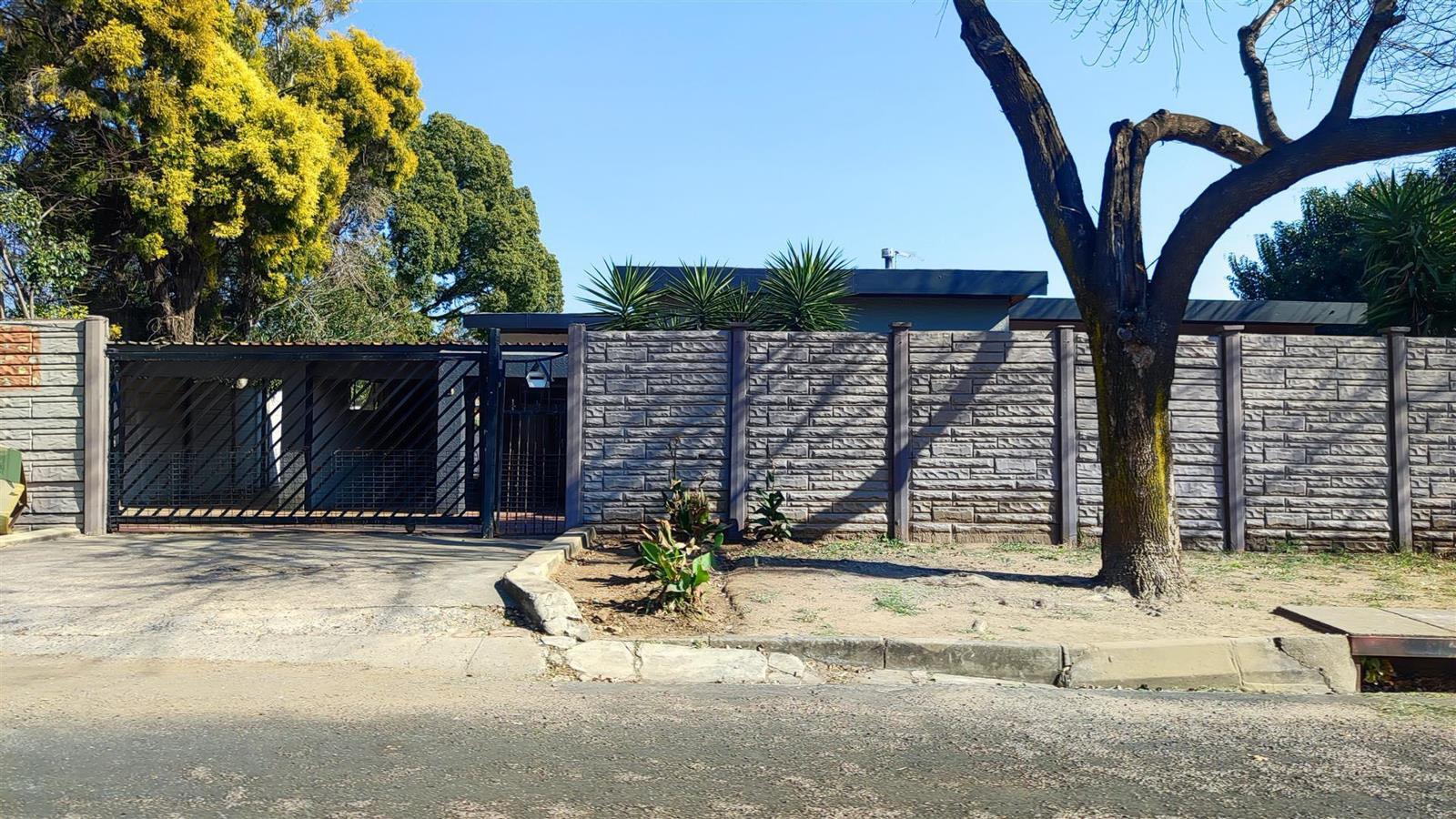 4 Bedroom House in Verwoerdpark