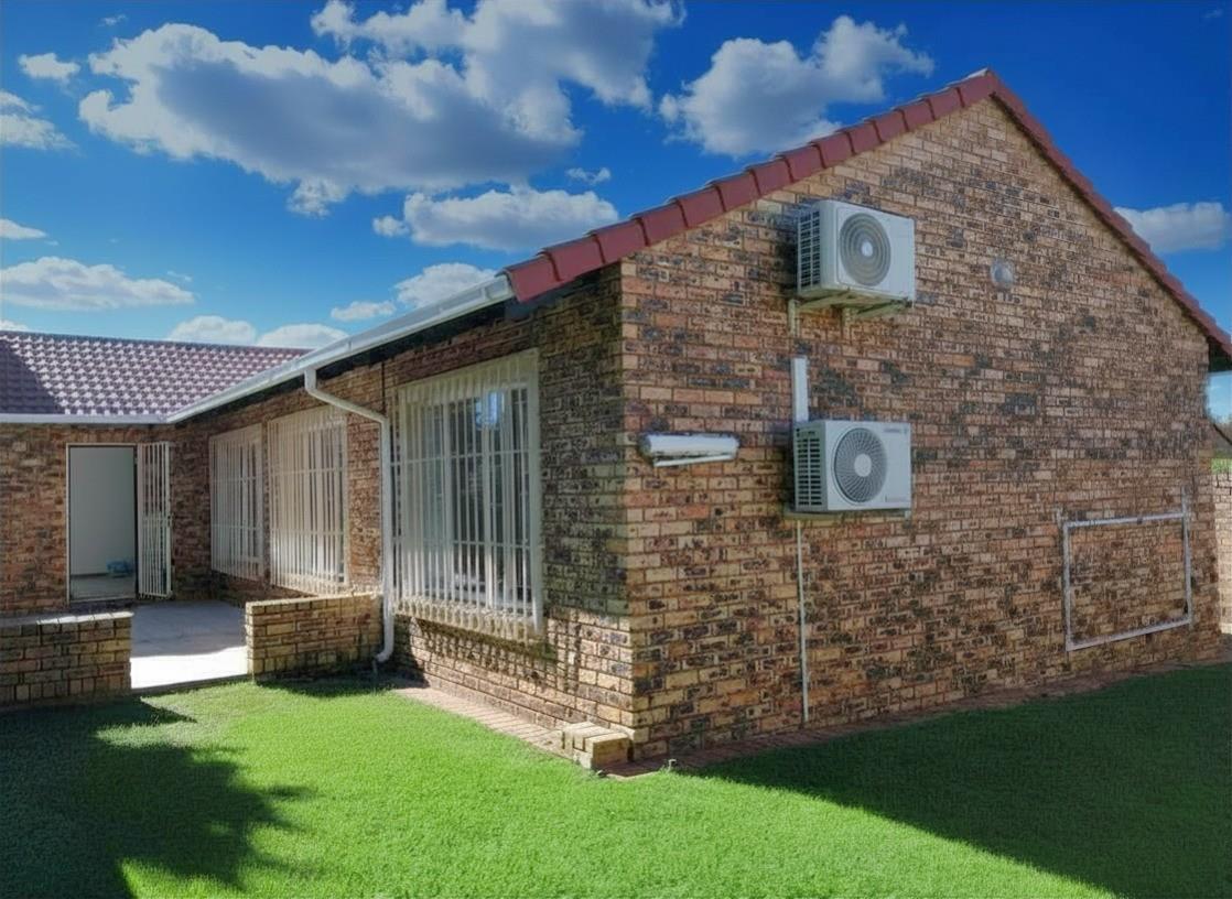 3 Bedroom Townhouse in Weltevreden Park