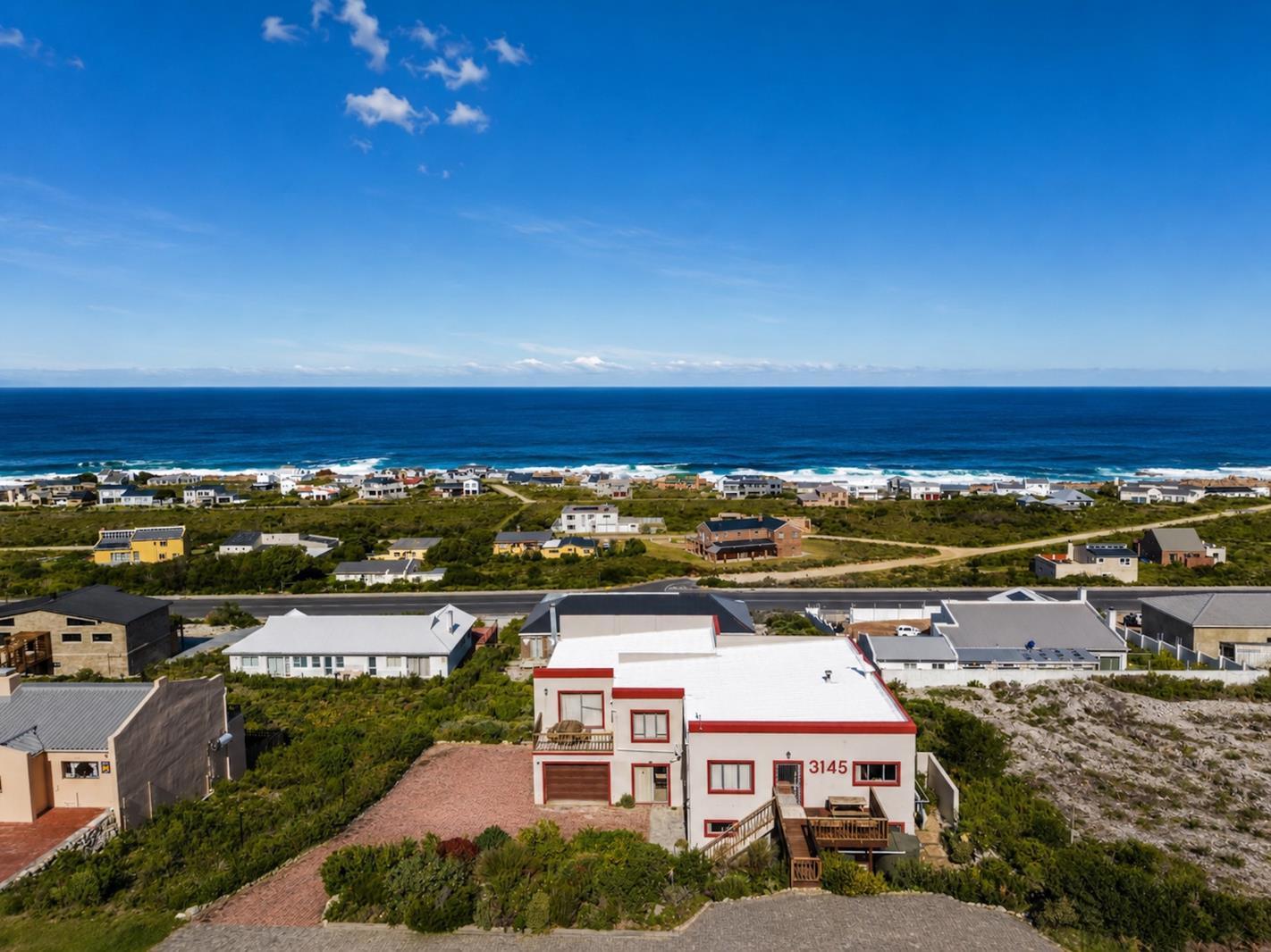 4 Bedroom House in Bettys Bay
