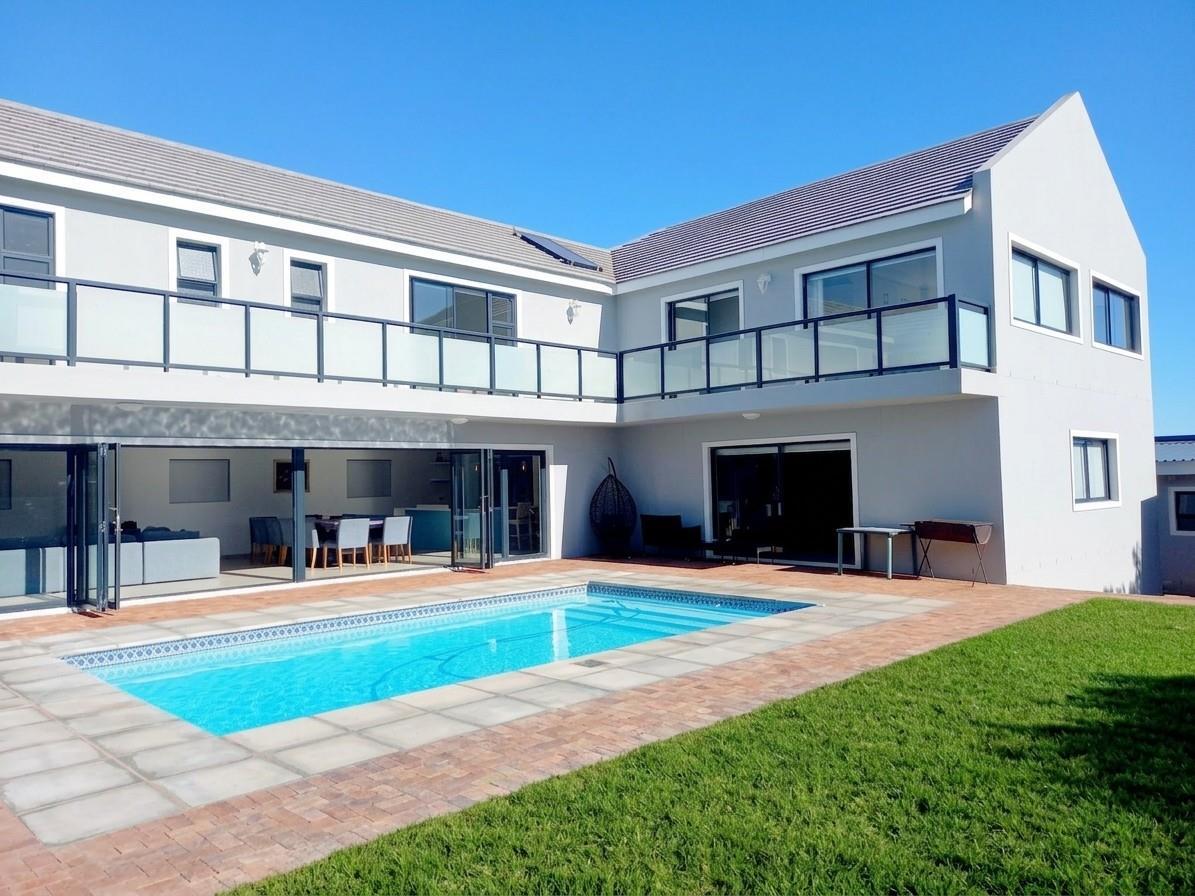 6 Bedroom House in Myburgh Park