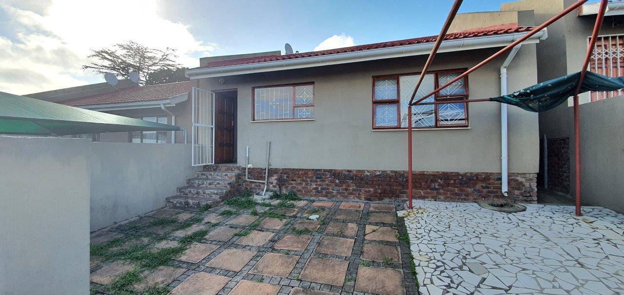 2 Bedroom Simplex in King Williams Town (Qonce) Central
