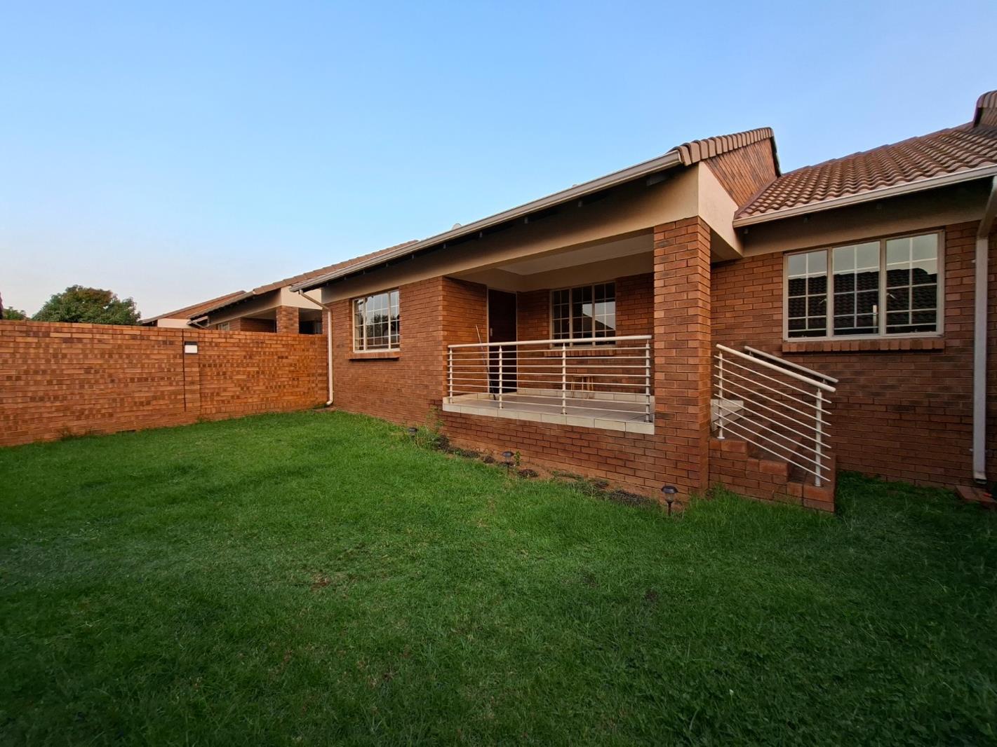 3 Bedroom Townhouse in Mooikloof Ridge