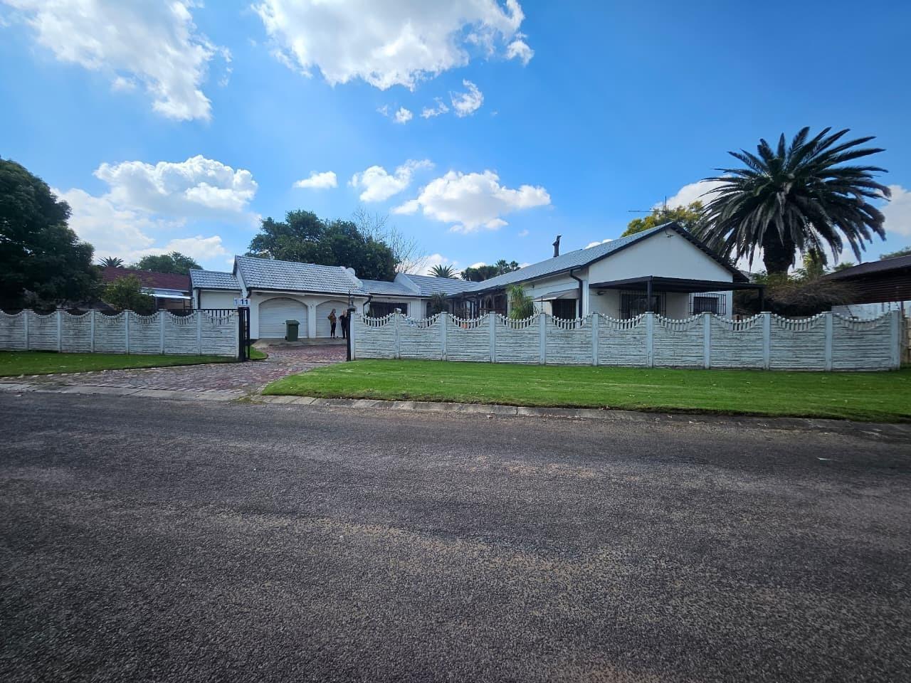 4 Bedroom House in Verwoerdpark