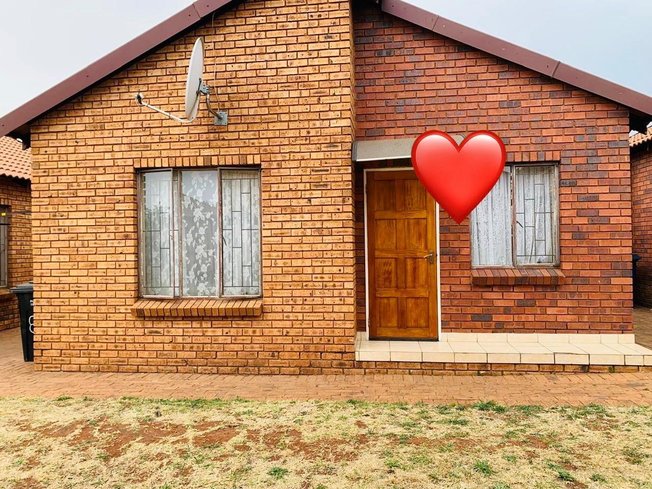 2 Bedroom Townhouse in Protea Glen