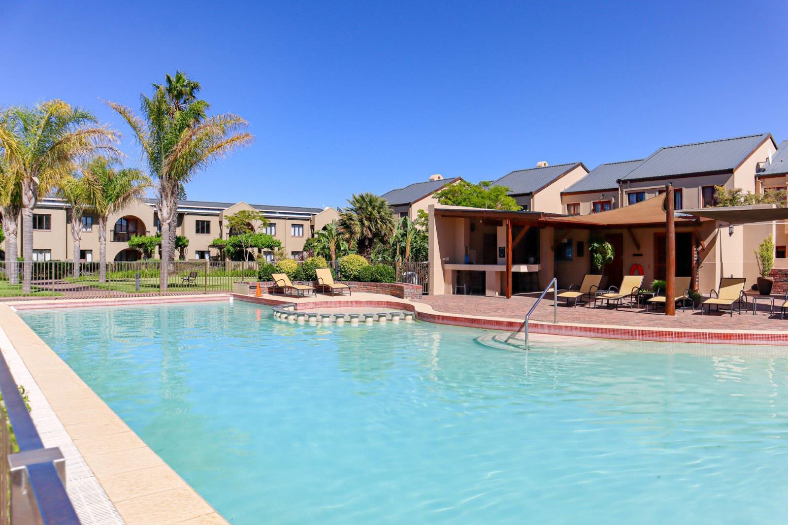 3 Bedroom House in Devonvale Golf & Wine Estate