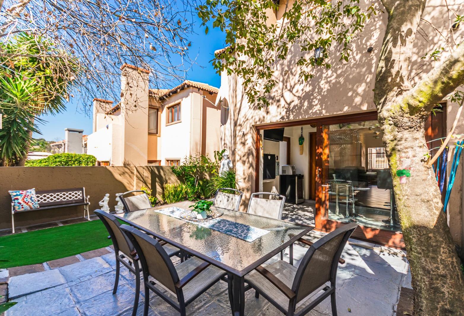 2 Bedroom Townhouse in Noordheuwel