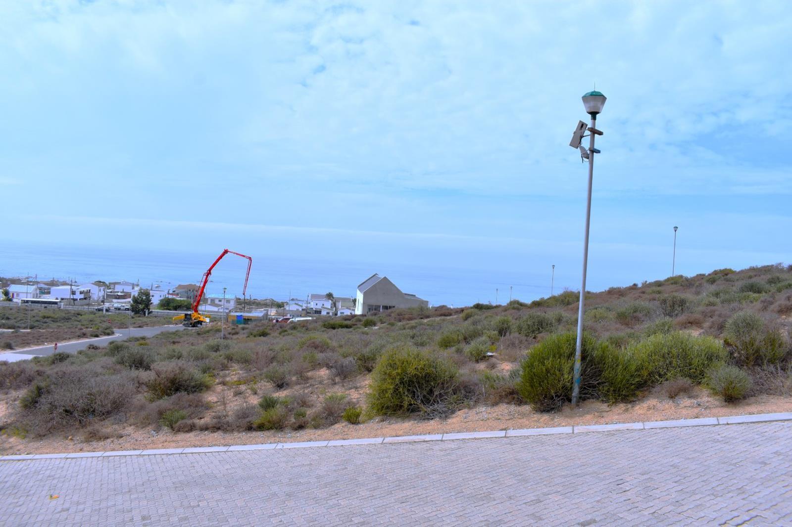 471 m² Land available in St Helena Views