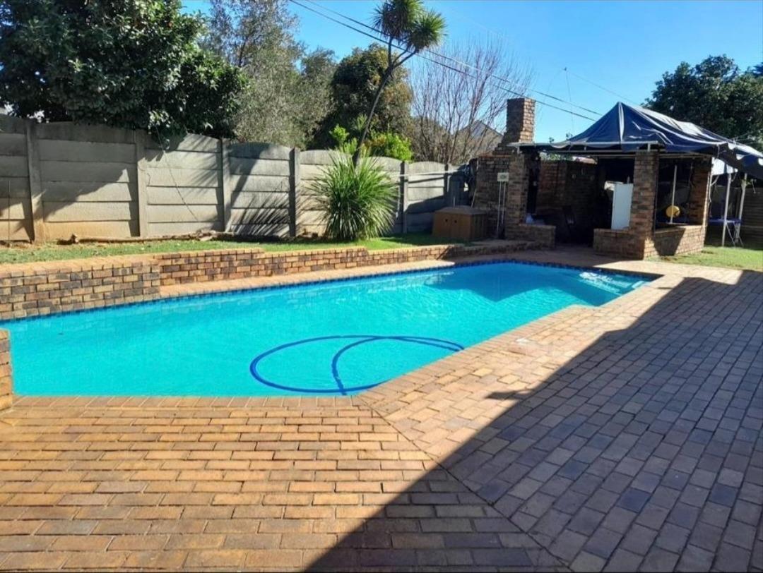 3 Bedroom House in Brackendowns