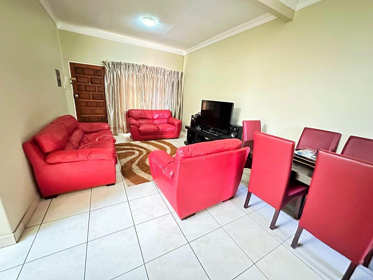 3 Bedroom Apartment in Eldoraigne