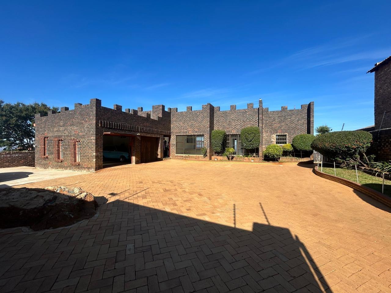 5 Bedroom House in Bassonia