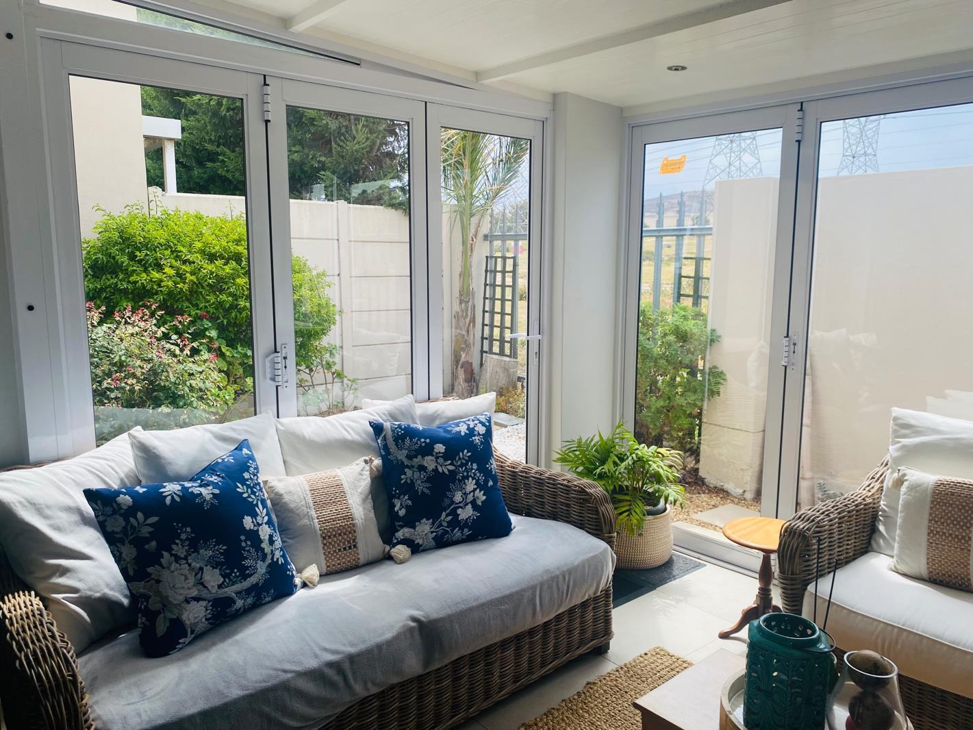 2 Bedroom Townhouse in Burgundy Estate