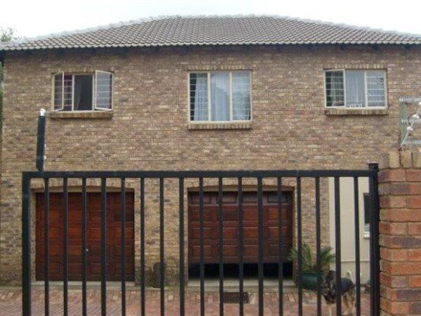 2 Bedroom Garden Cottage in Lynnwood Glen