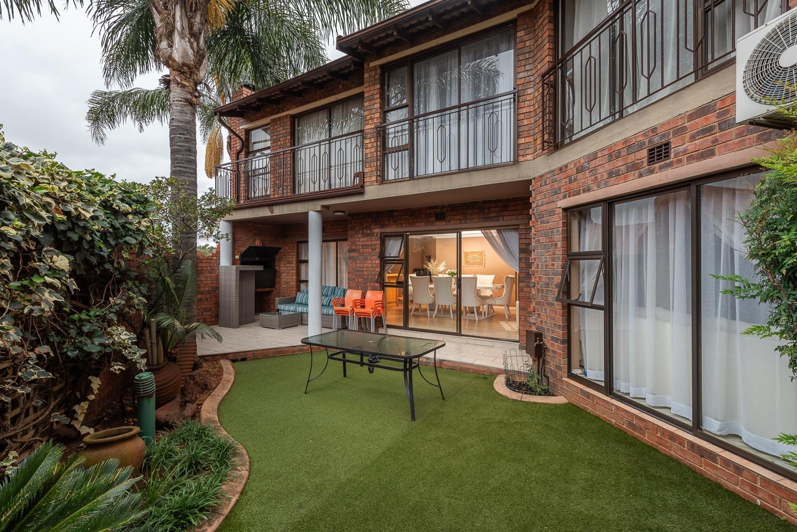 4 Bedroom House in Glenanda