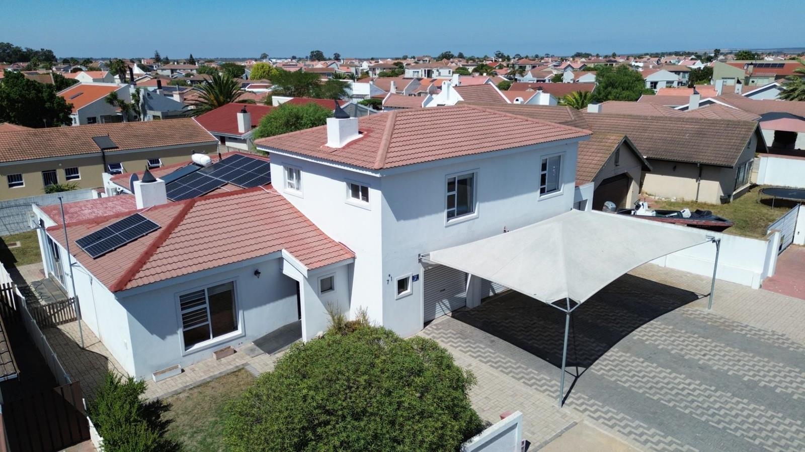 5 Bedroom House in Port Owen