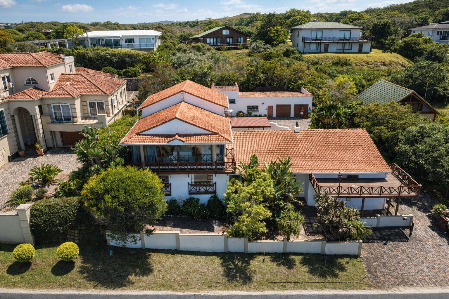 6 Bedroom House in Brenton on Sea