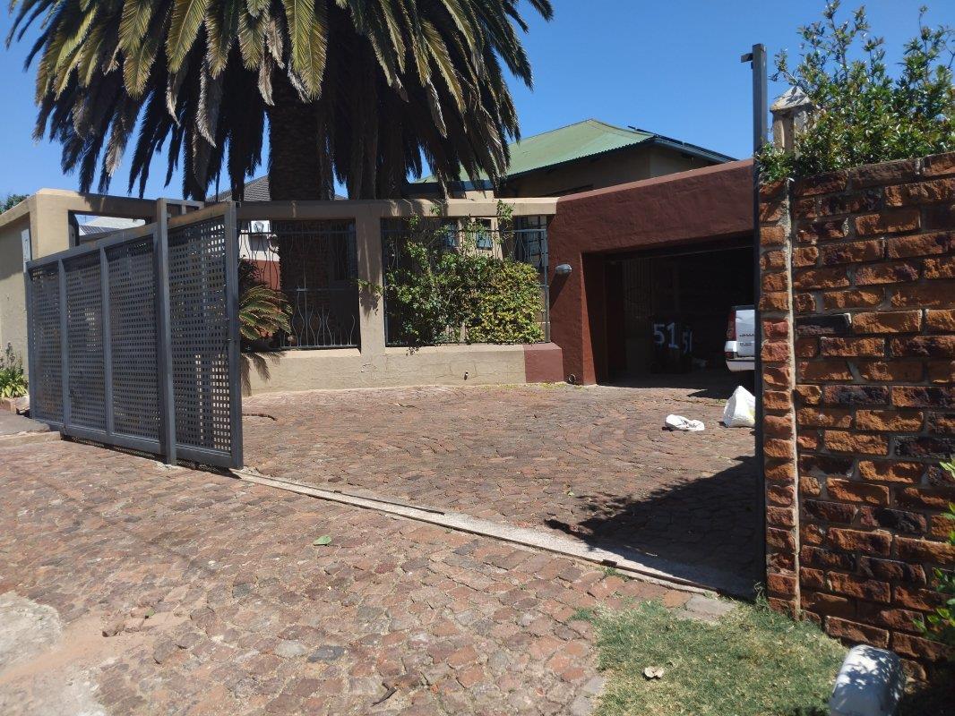 3 Bedroom House in Kensington