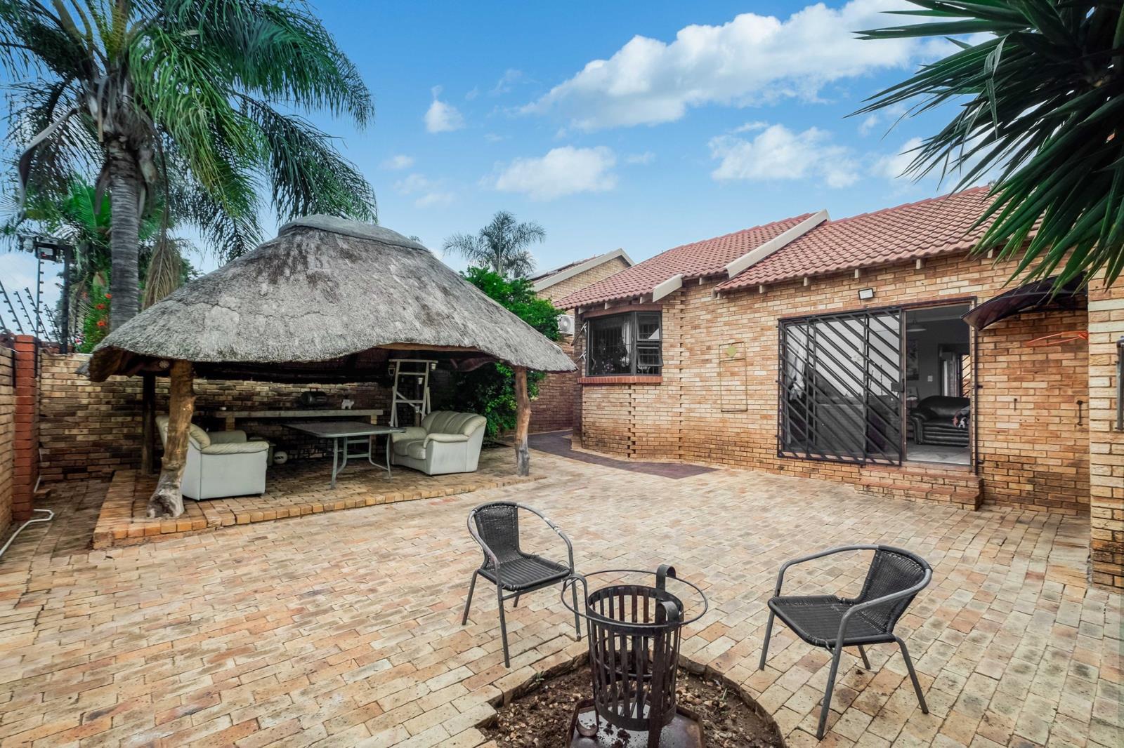 2 Bedroom Simplex in Honeydew Ridge