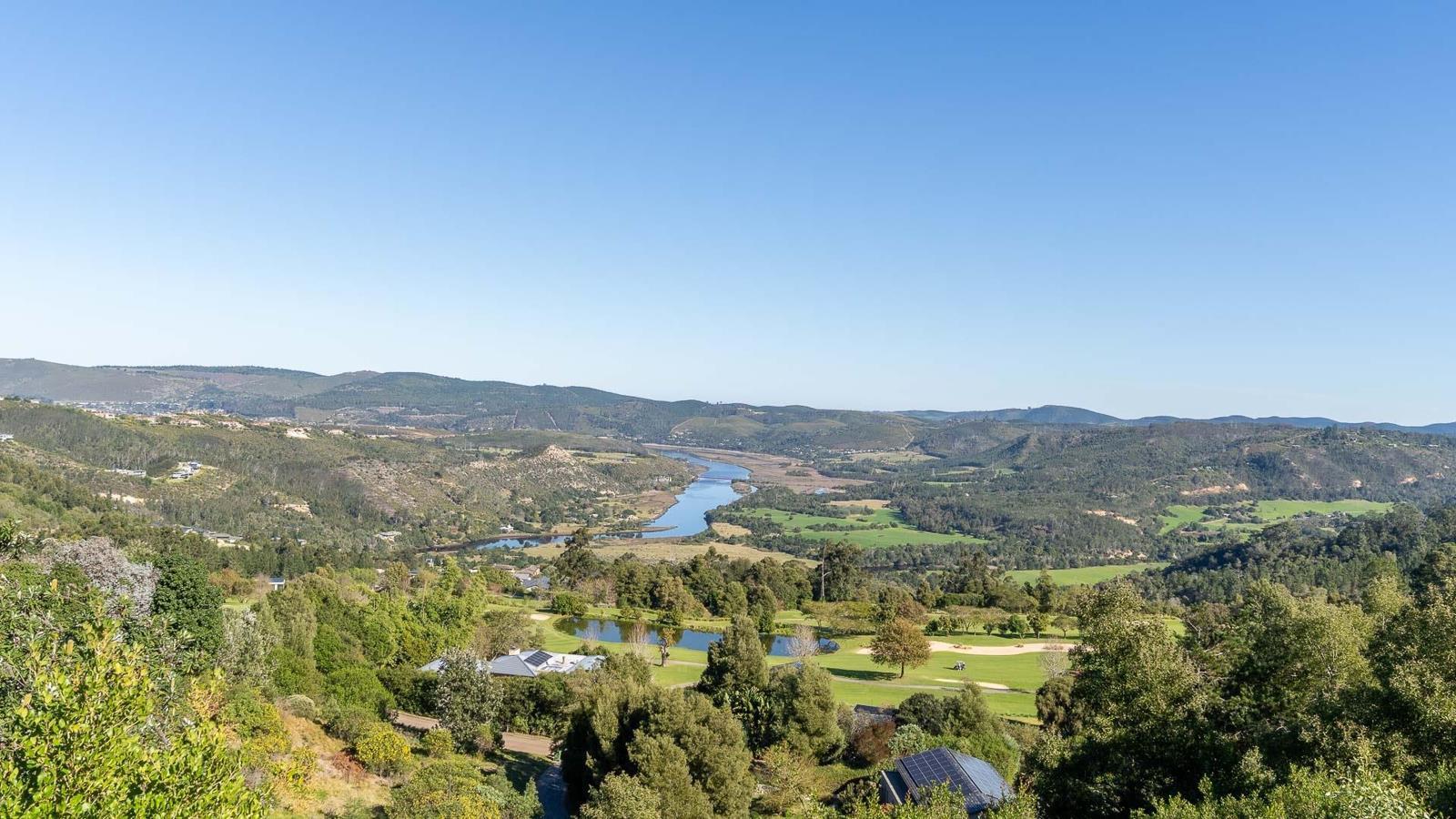 5 Bedroom House in Simola