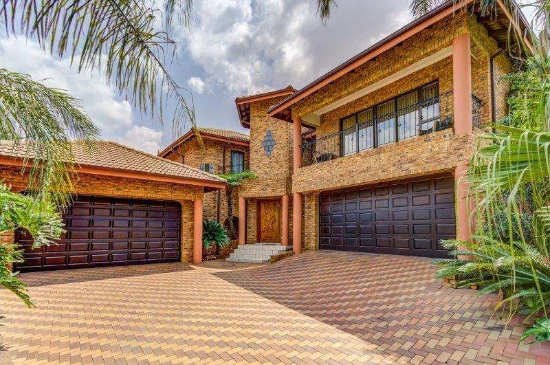 4 Bedroom House in Van Riebeeck Park