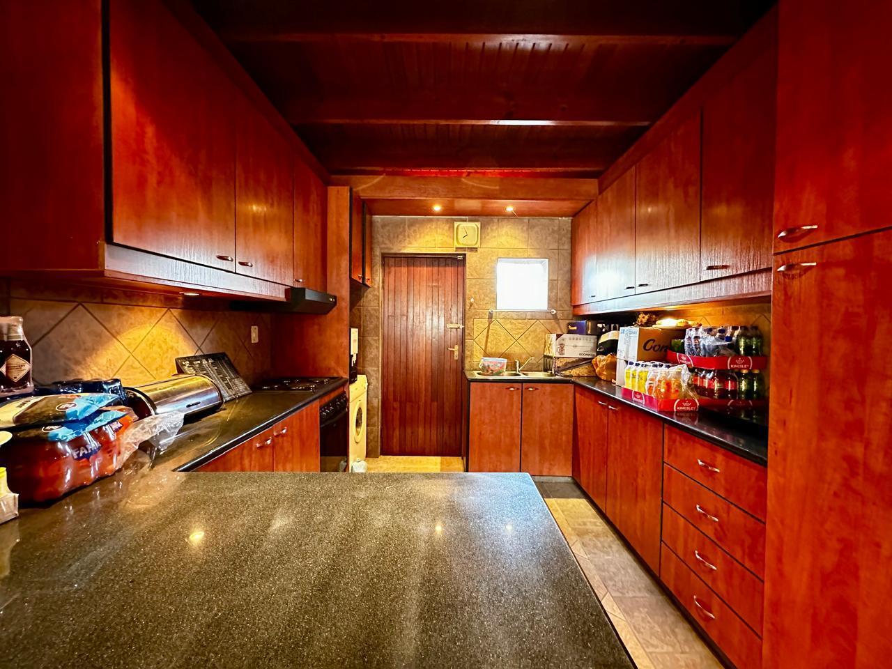 3 Bedroom Apartment in Selection Park