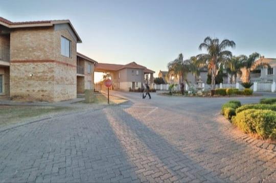 2 Bedroom Flat in Waterval East