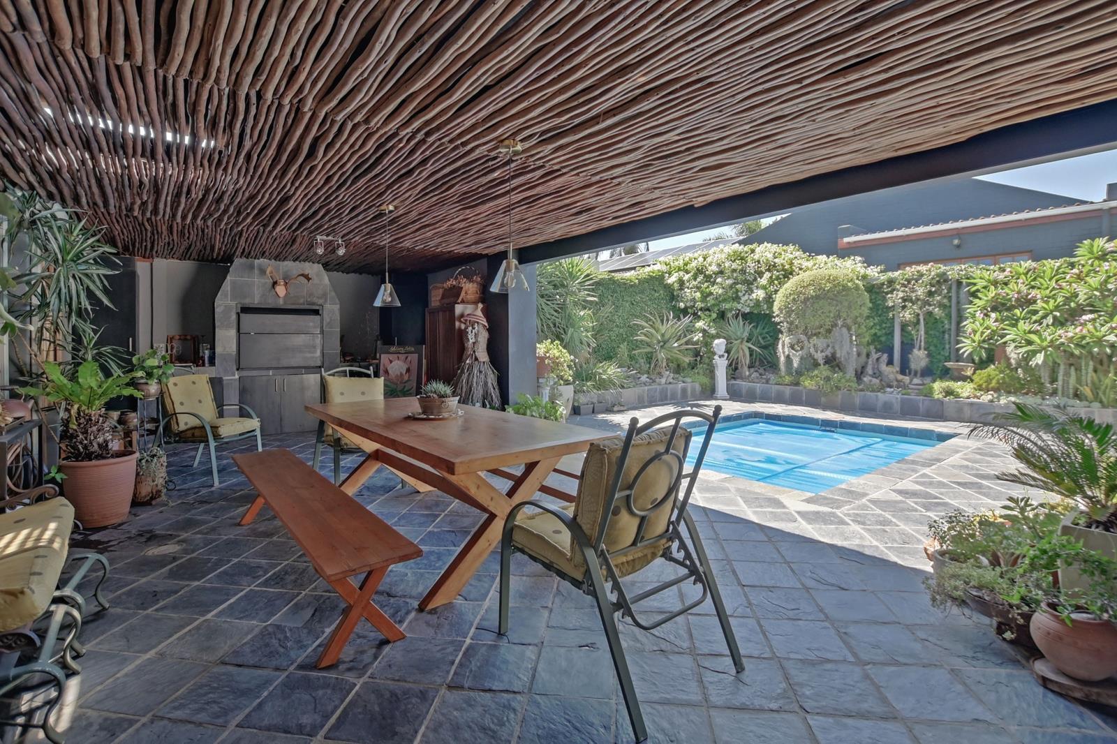 4 Bedroom House in Edgemead