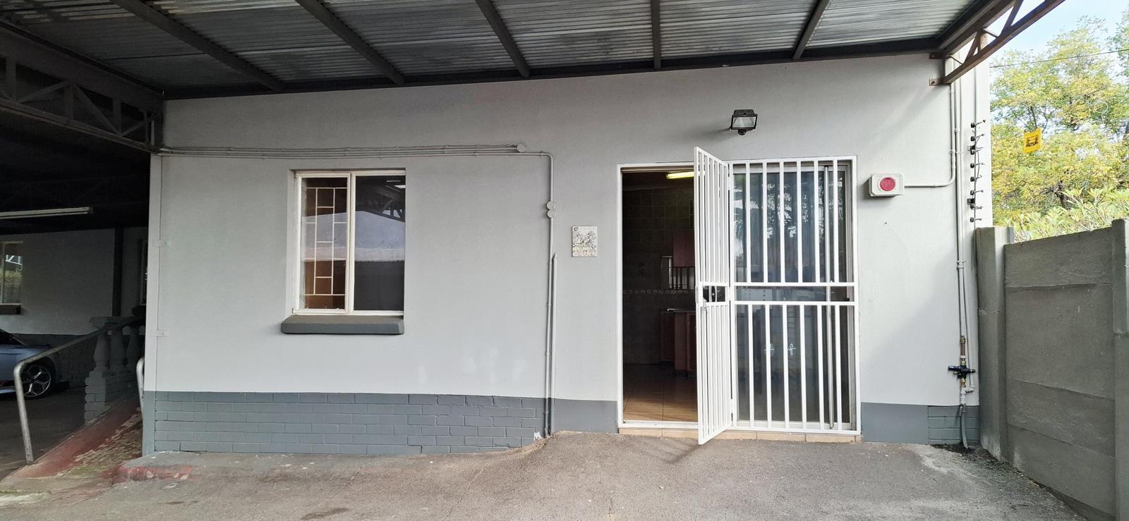 1 Bedroom Garden Cottage in Claremont