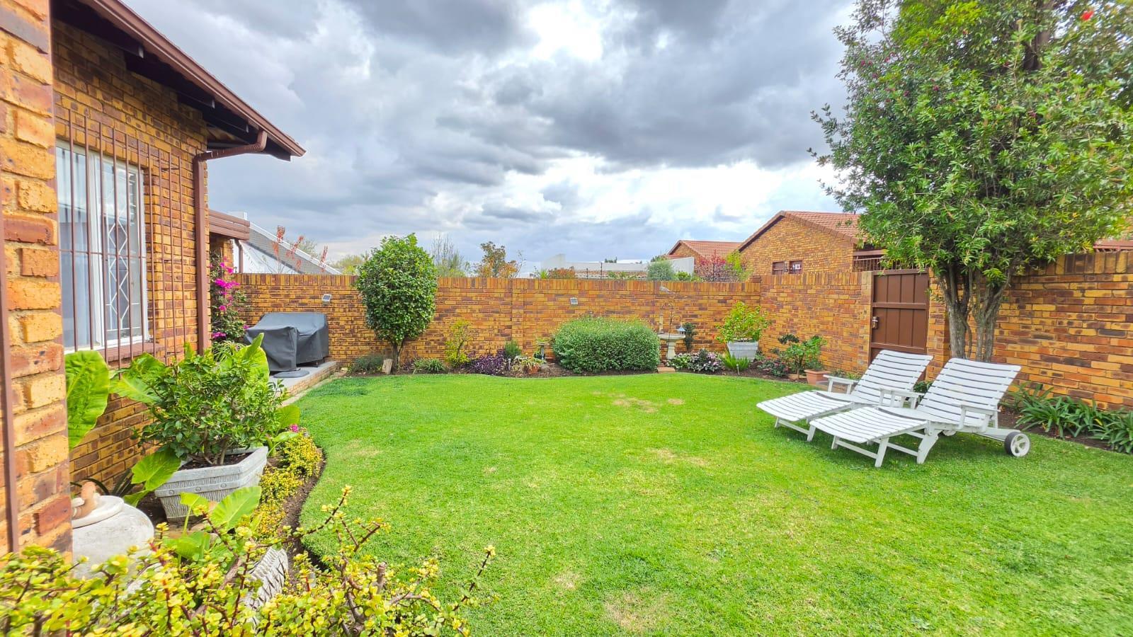 2 Bedroom Simplex in Eden Glen