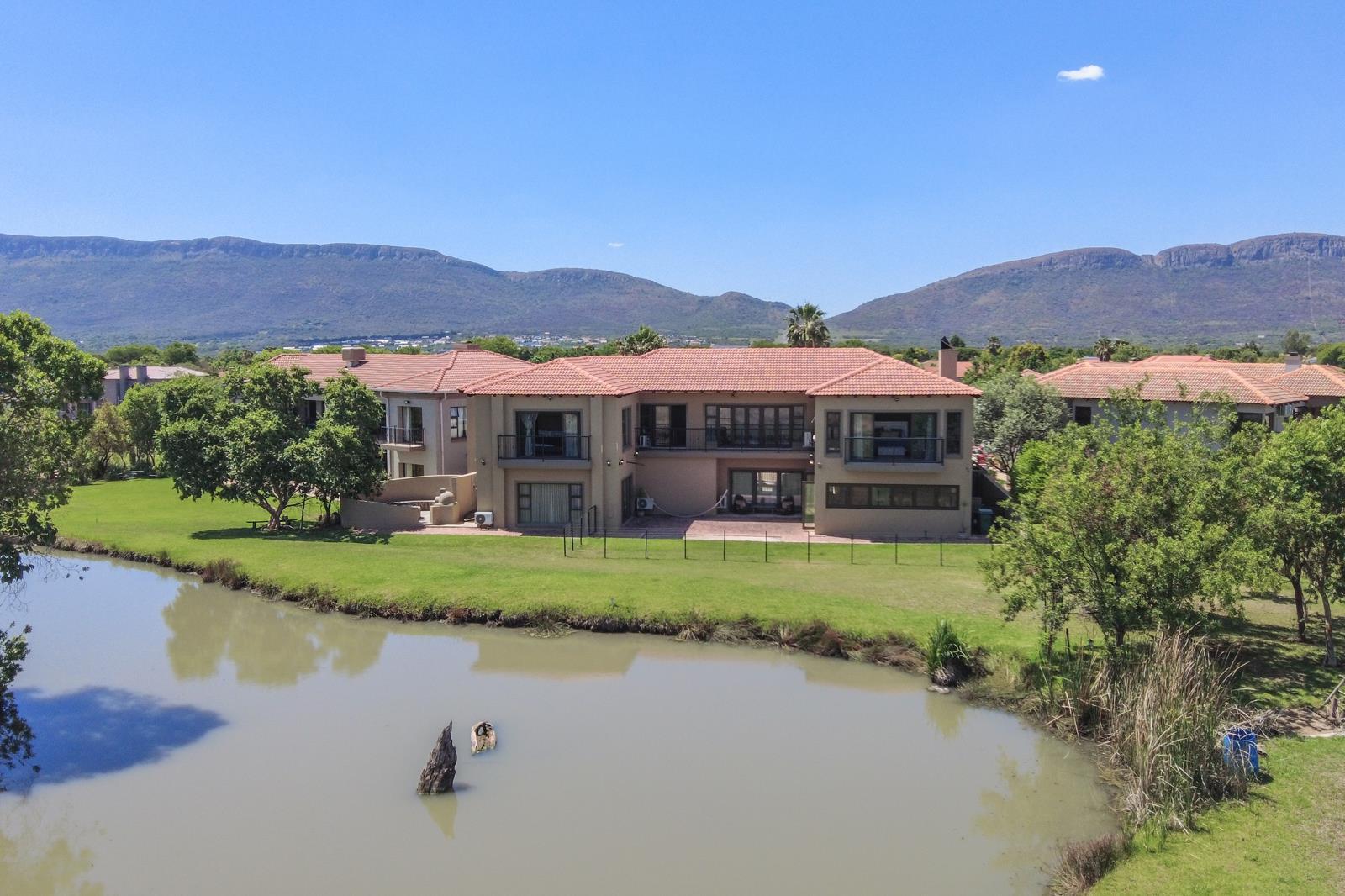 6 Bedroom House in Westlake Estate