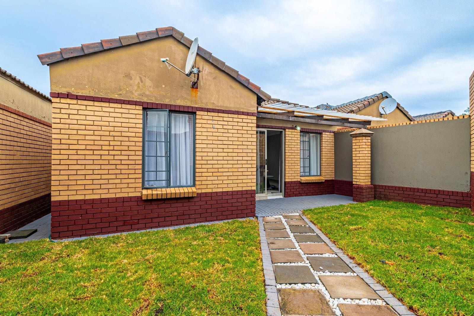 2 Bedroom Townhouse in Halfway Gardens