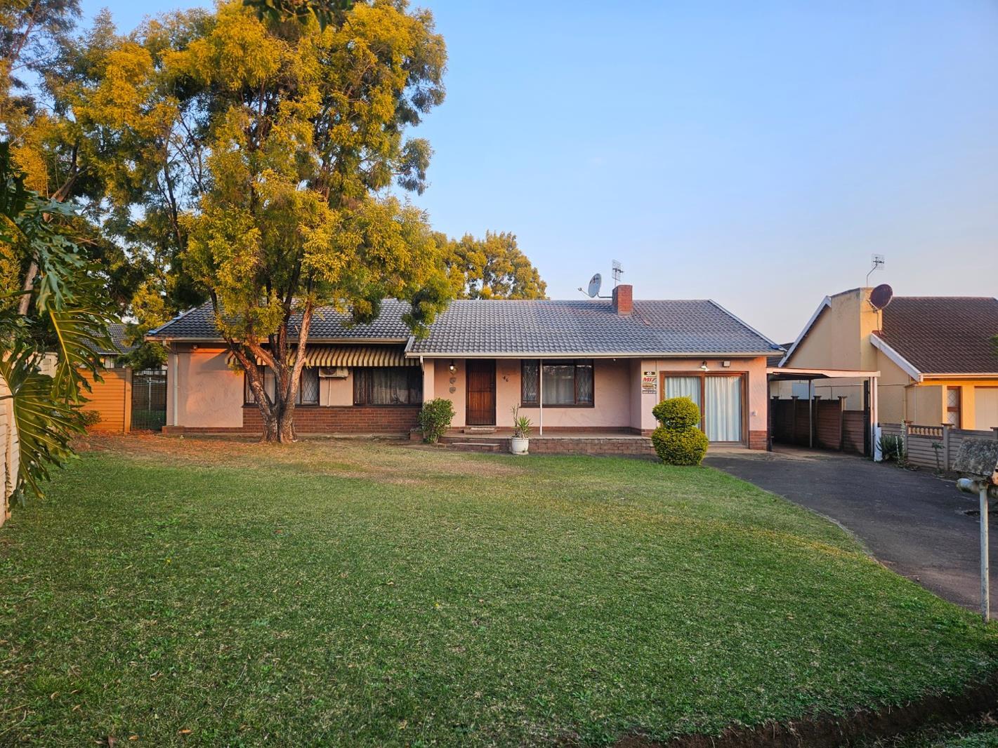 4 Bedroom House in Hayfields