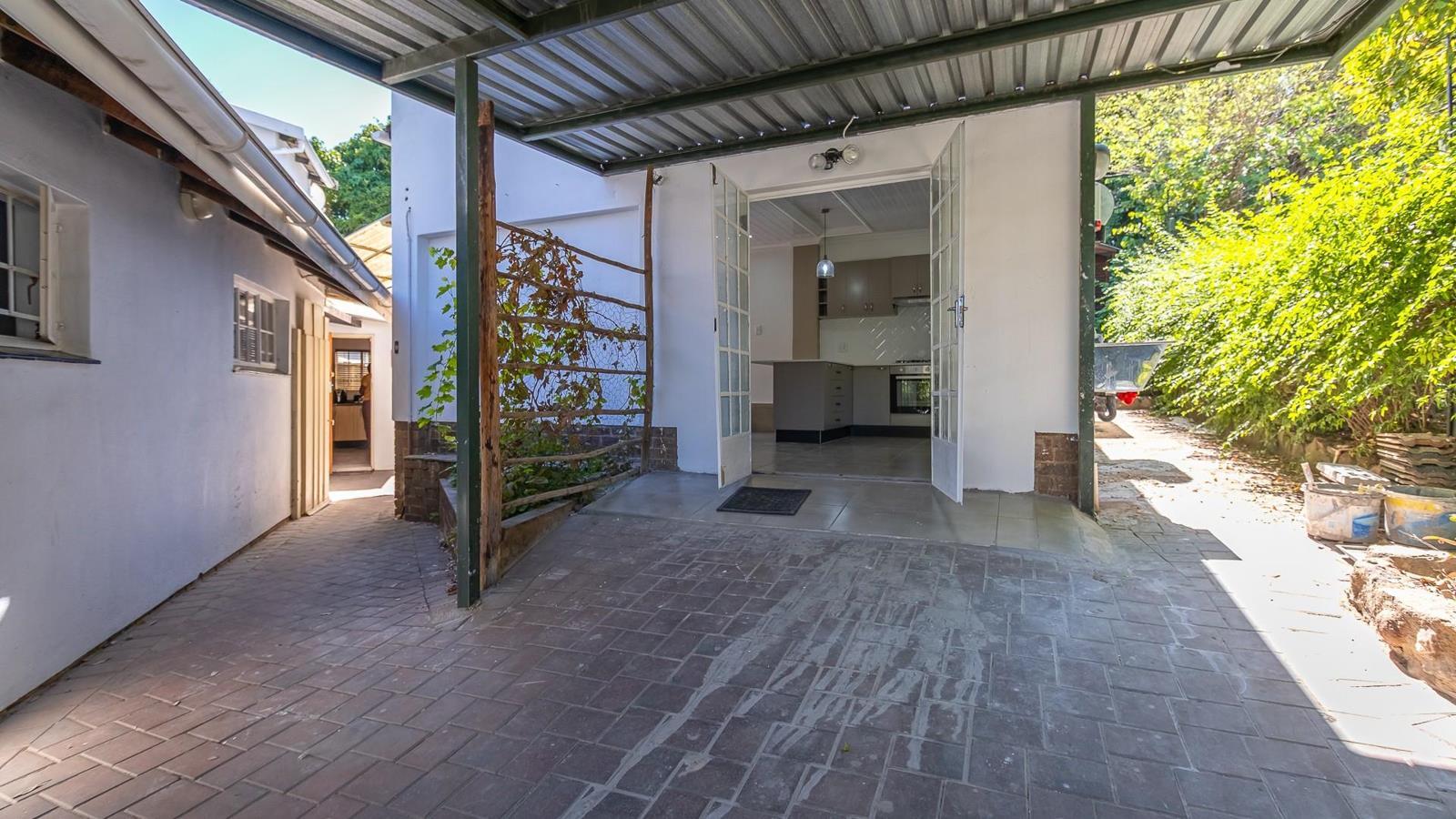 1 Bedroom Garden Cottage in Robindale