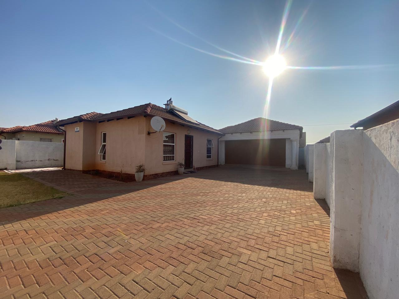 2 Bedroom House in Lehae