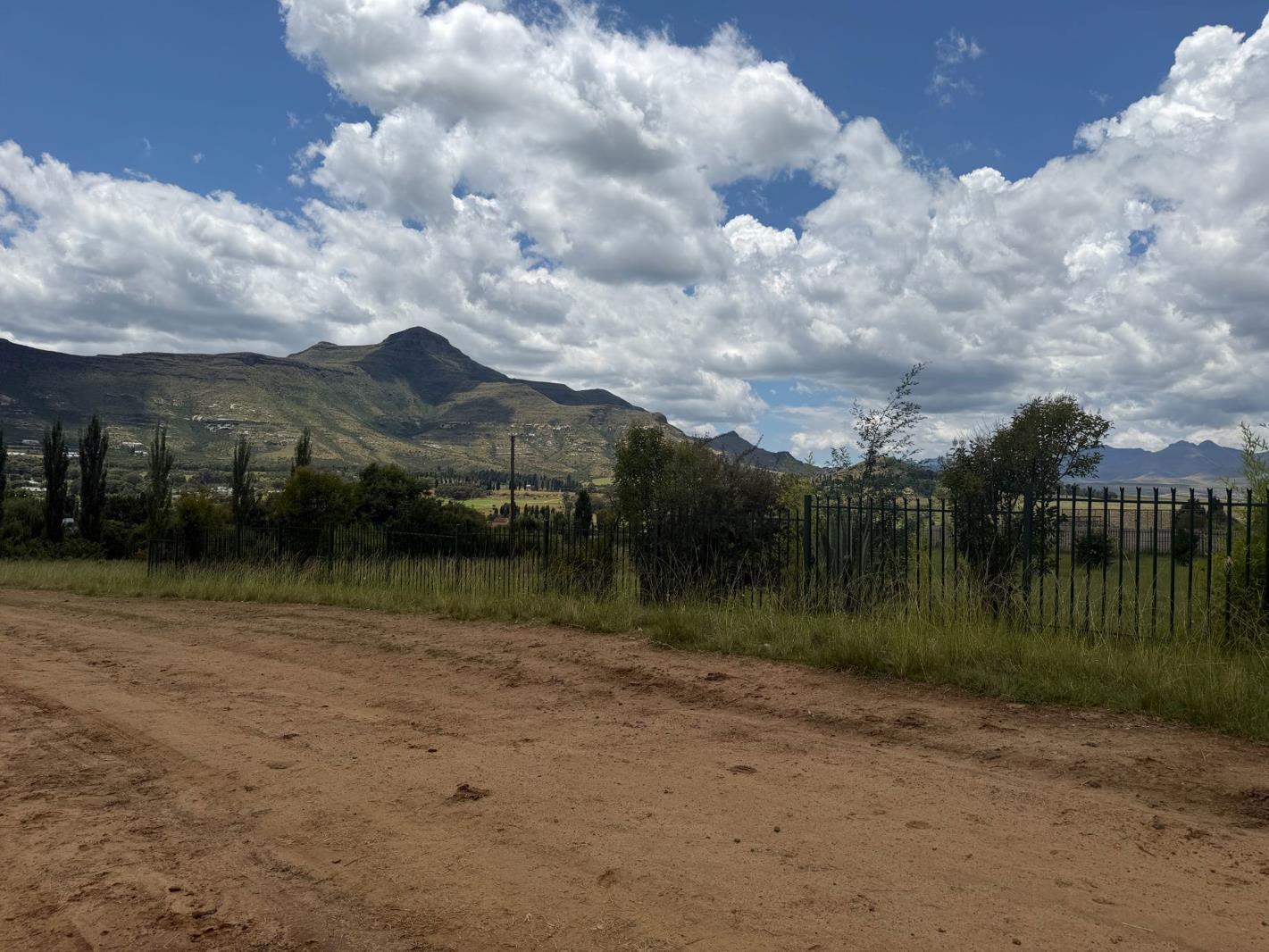 2 567 m² Land available in Clarens